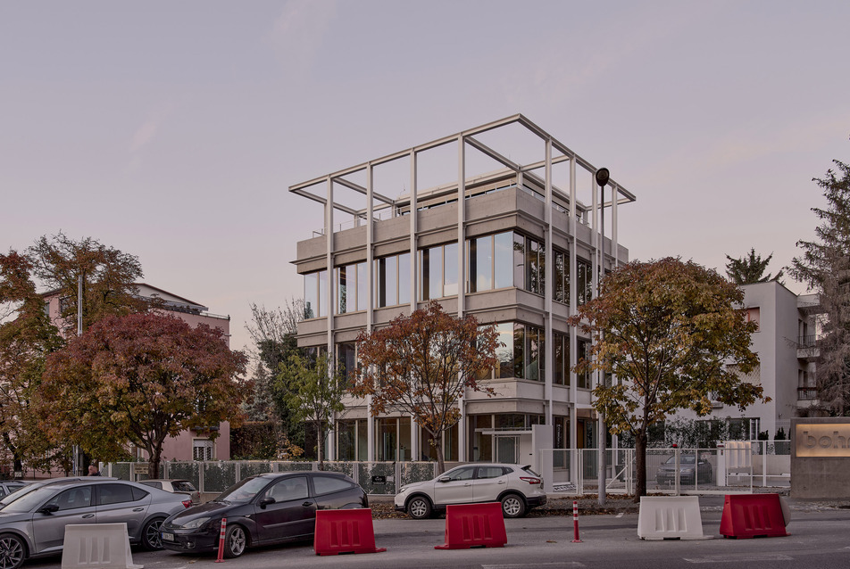 Egy mélyépítő cég új központja és a dunakeszi közösségi stég terve nyerte az idei 2025. Média Építészeti Díját