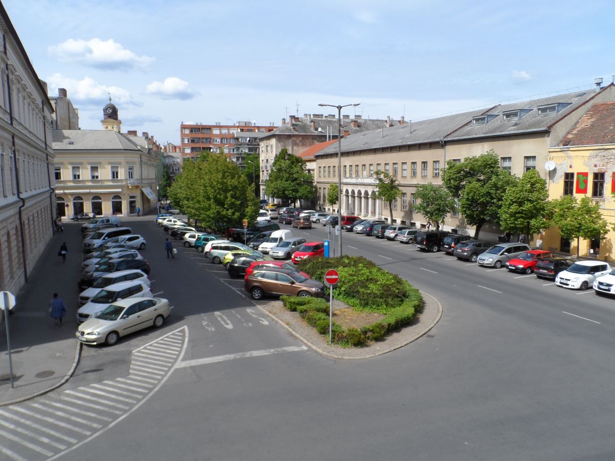 Debrecen, Dósa nádor tér rendezése, a Csapó utcai tömb átépítése és a gyalogos övezet kiterjesztése