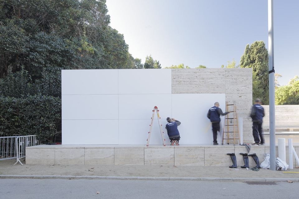 Mies missing materiality