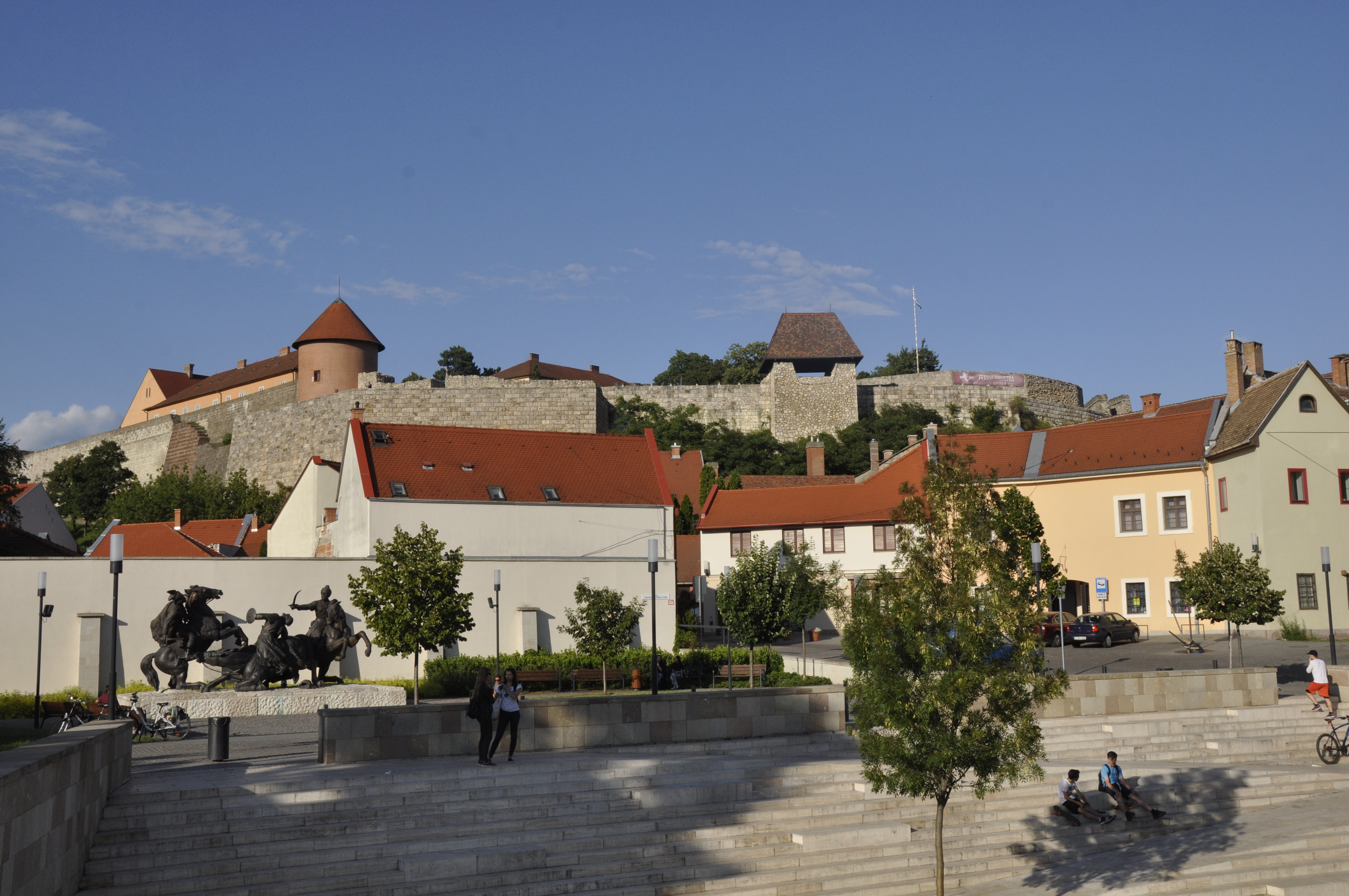 Az egri vár új, attraktív emelő-berendezéssel történő megközelítése tervpályázat