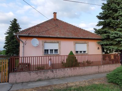 3014 Hort, Hunyadi János út 43.