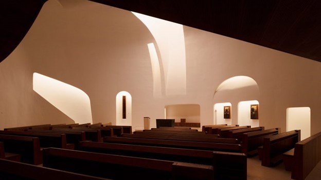 Ezüst érmes Robert Gutowski Architects által tervezett Szent II. János Pál Pápa-templom