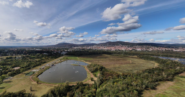 „Multifunkcionális sportcsarnok és uszoda, valamint az uszodához kapcsolódó aquapark építése”  Pécsen tárgyú, uniós, nyílt építészeti tervpályázati eljárás megindítása