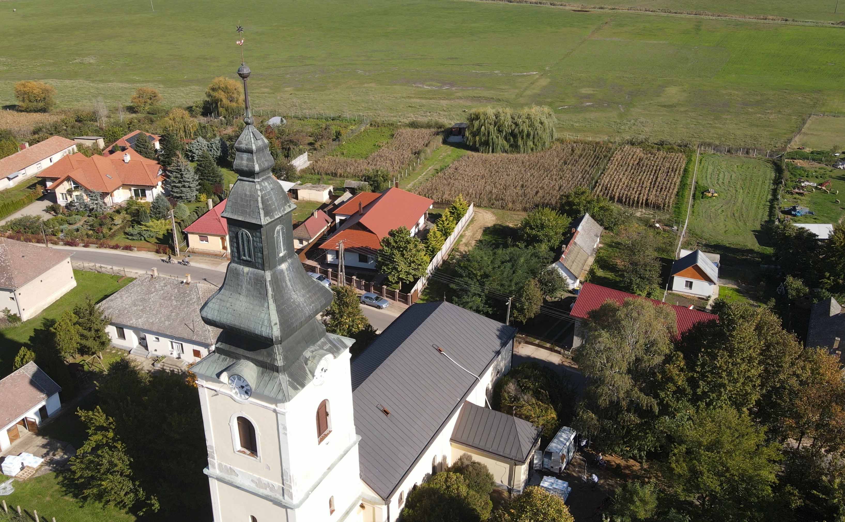ÚJFEHÉRTÓI TEMPLOM - MŰEMLÉK HŐSZIGETELÉSE