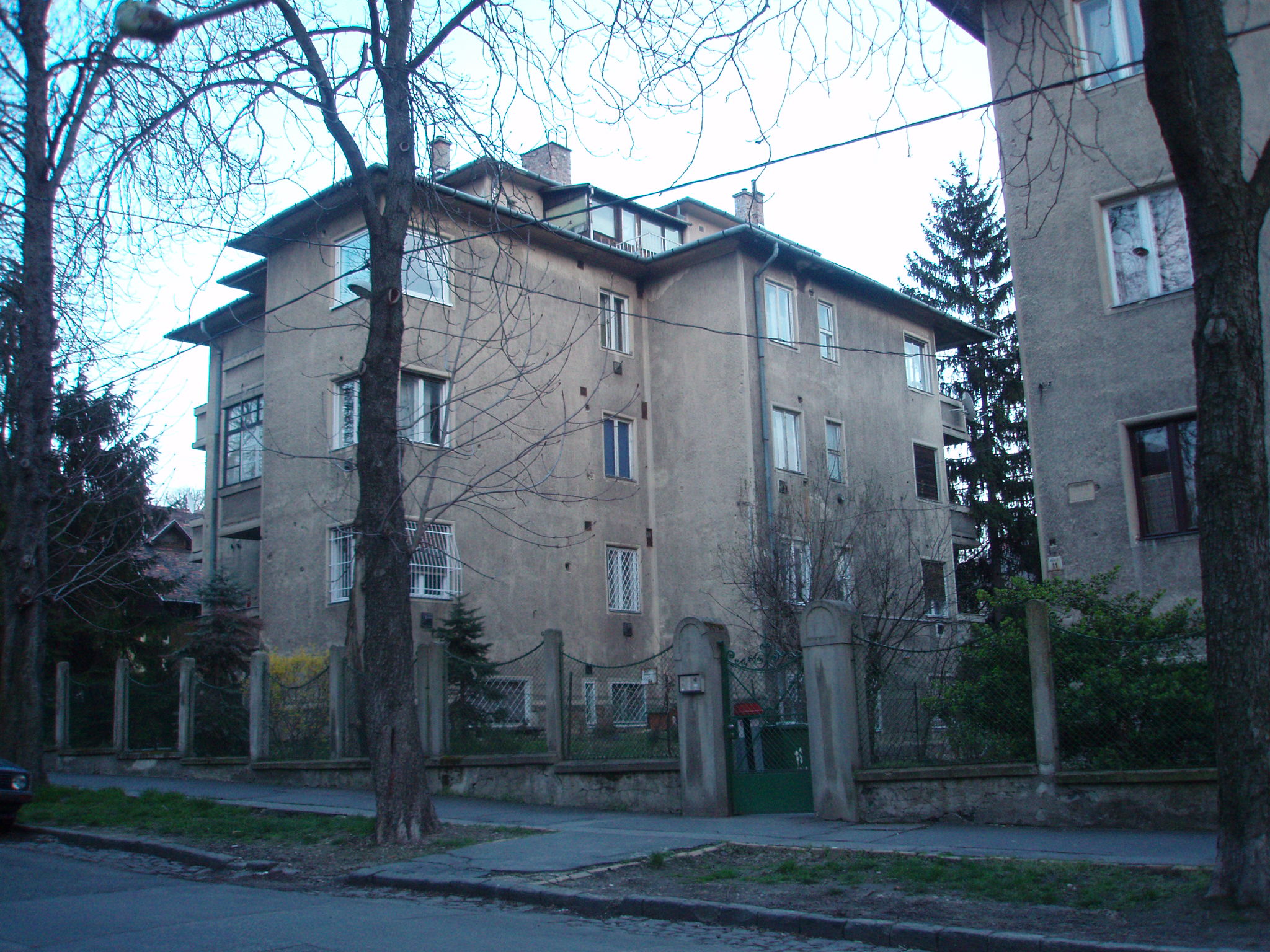 Budapest, II. ker. Júlia utca 11-13.