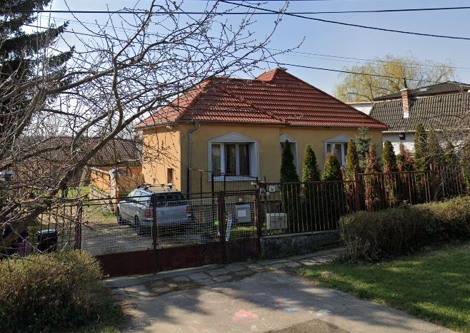 2071 Páty, Munkás tér 12.